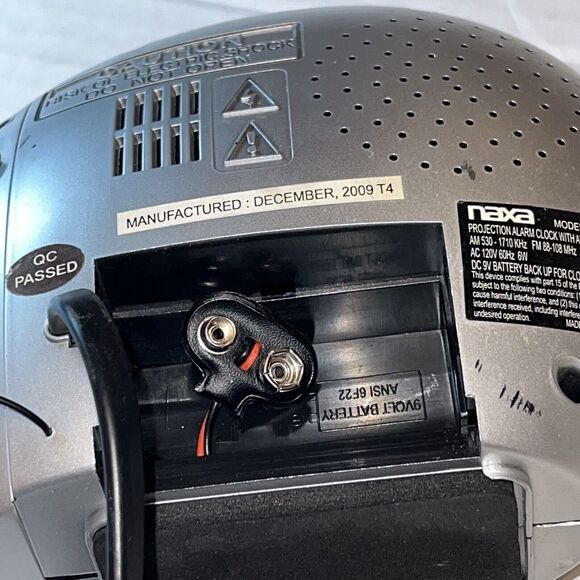 Naxa NRC-162 Projection AM/FM Radio Dual Alarm Clock - Picture 5 of 8